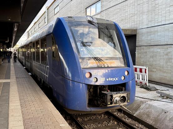 LINT nach Ankunft in Saarbrücken Hbf auf Gleis 1.