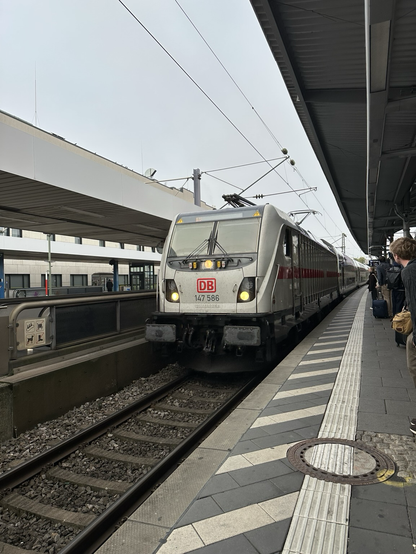 Einfahrender Dosto-IC in Bonn Hbf